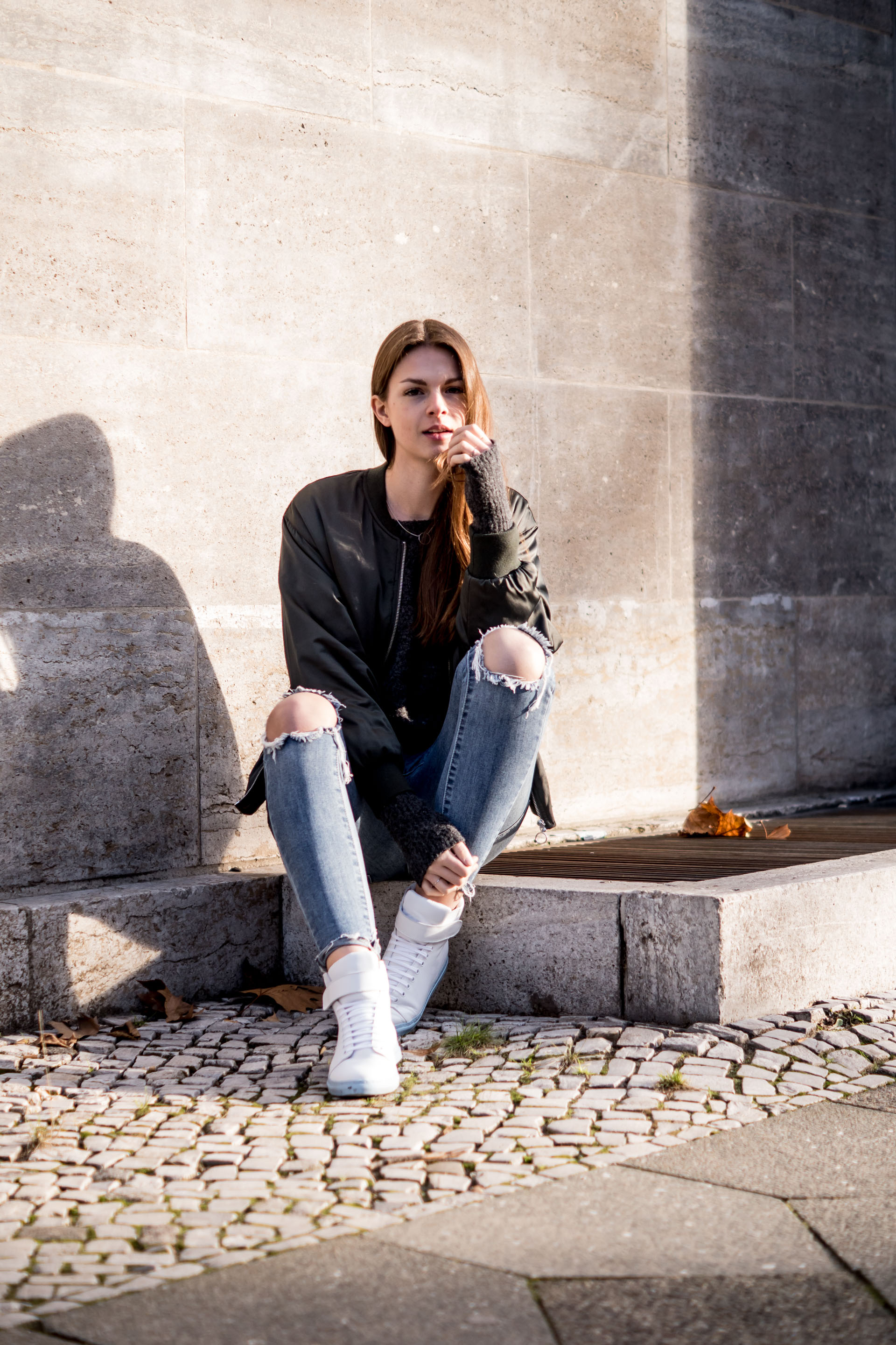 White sneakers with blue sole || Casual winter outfit