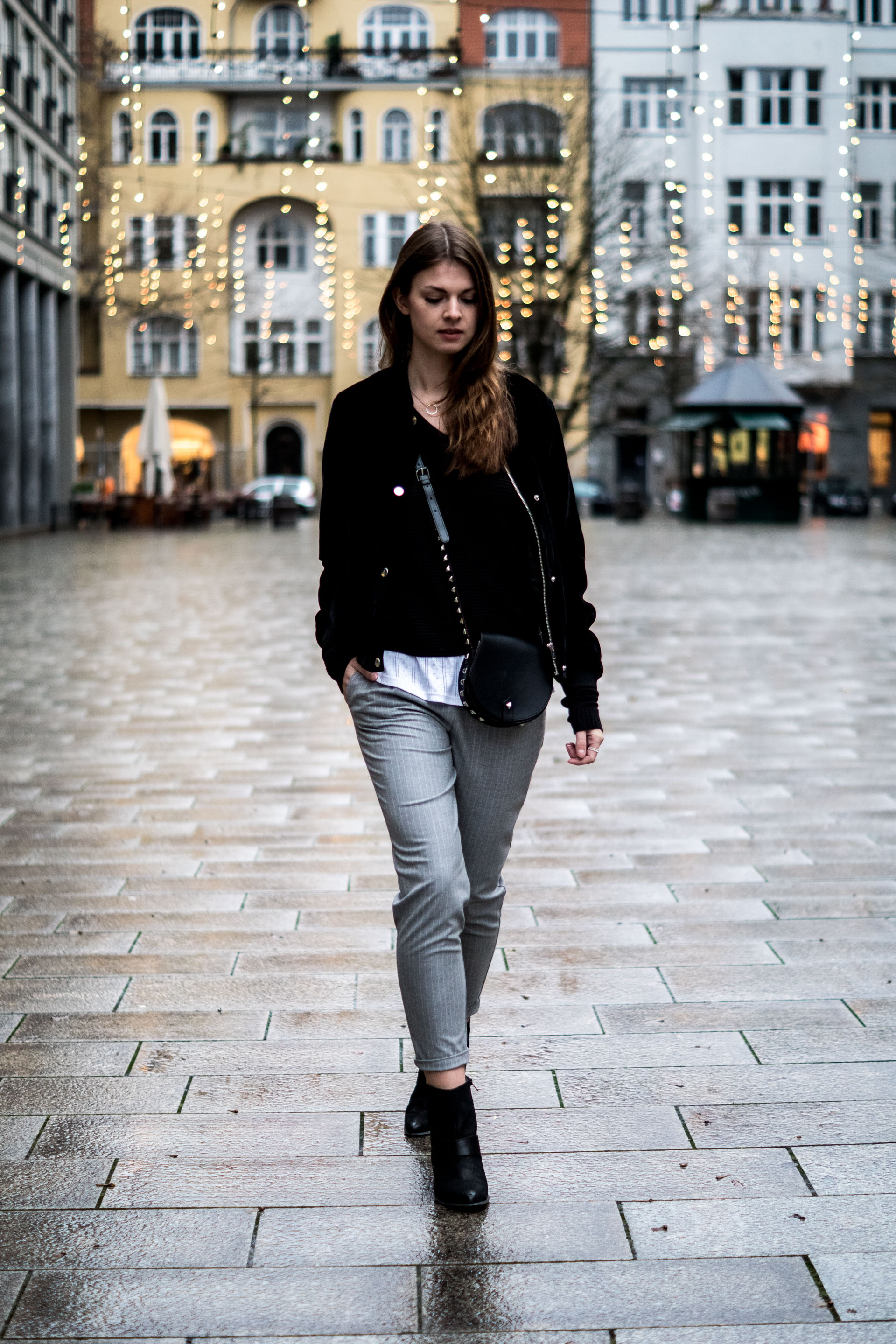 Casual Office Outfit and a sea of lights || What to wear at the office