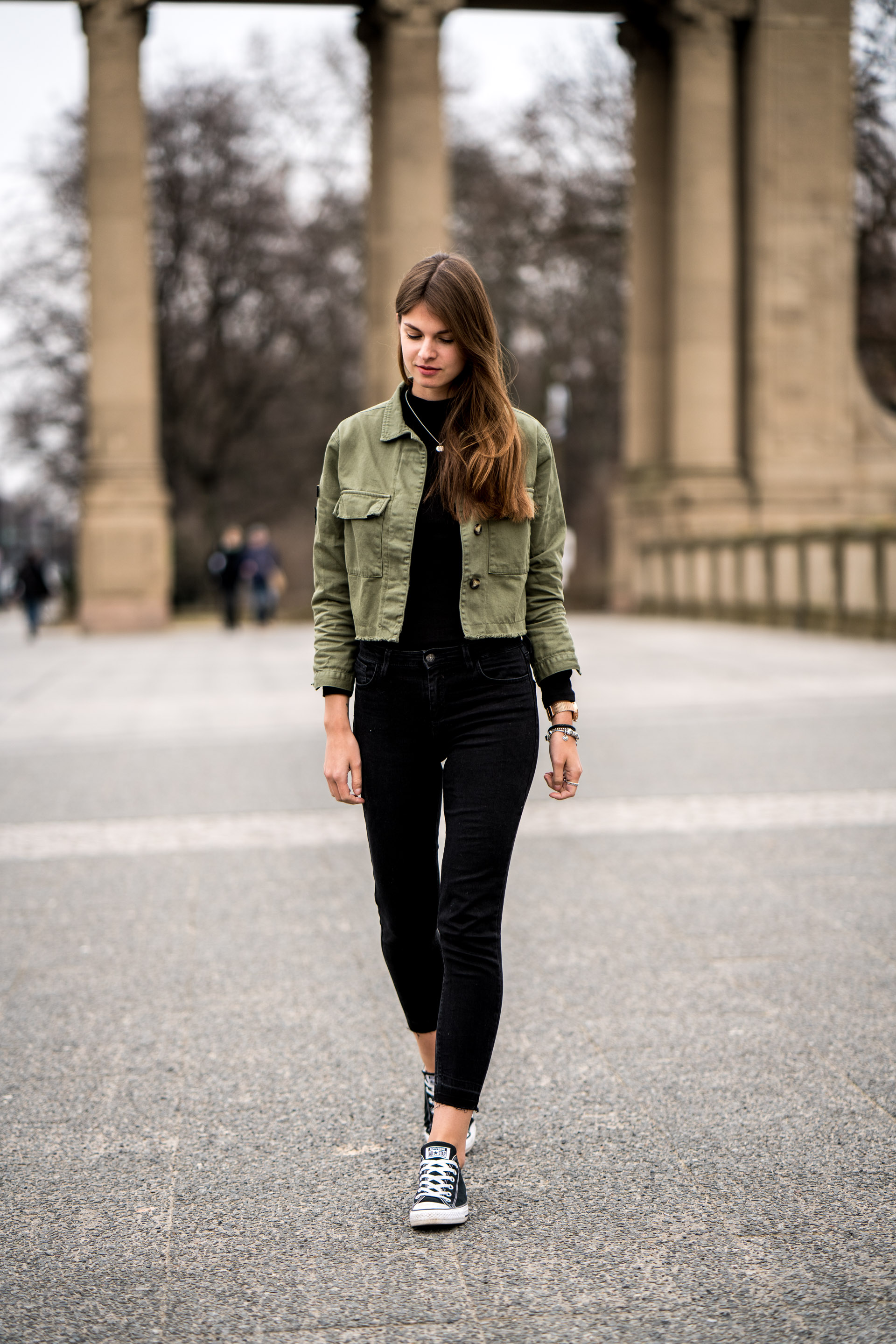 How to wear a cropped army jacket Fashionblog Berlin