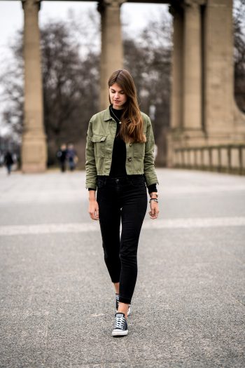 How to wear a cropped army jacket || Fashionblog Berlin