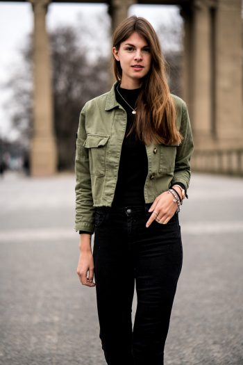 How to wear a cropped army jacket || Fashionblog Berlin