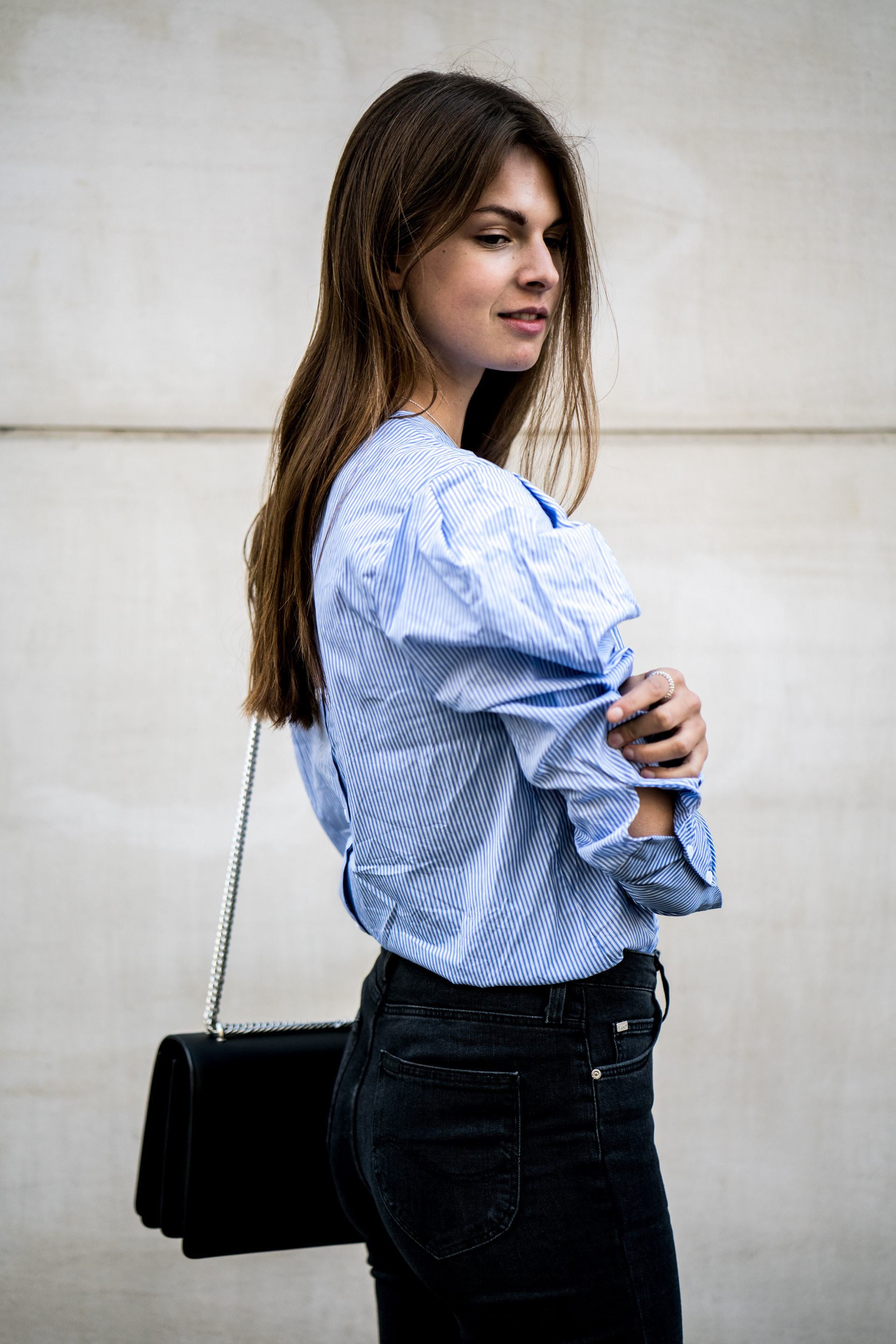 How to wear a striped shirt || Striped shirt with buttons on the back
