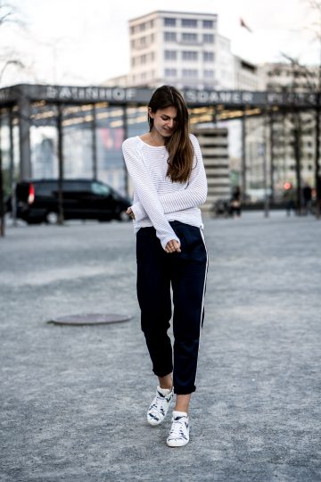 Combining Skirts and Chunky Sweater in autumn || Fashionblog Berlin