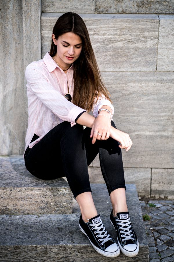 Pink Shirt and Black Jeans || Casual Spring Outfit