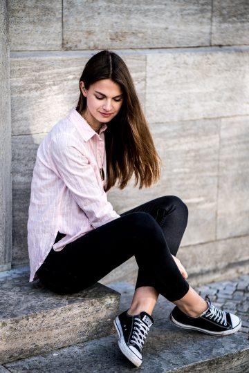Pink Shirt and Black Jeans || Casual Spring Outfit