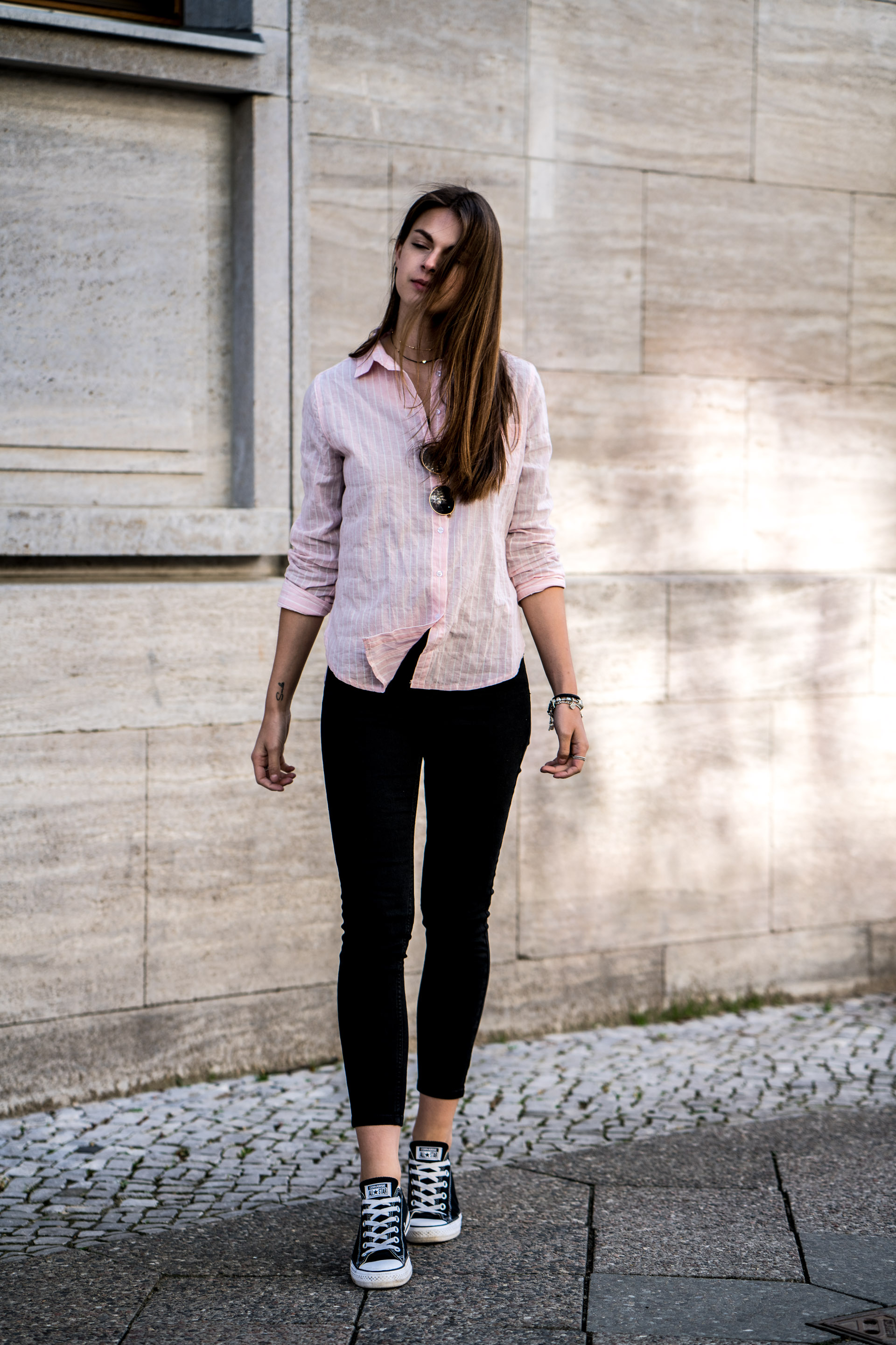 Pink Shirt and Black Jeans || Casual Spring Outfit