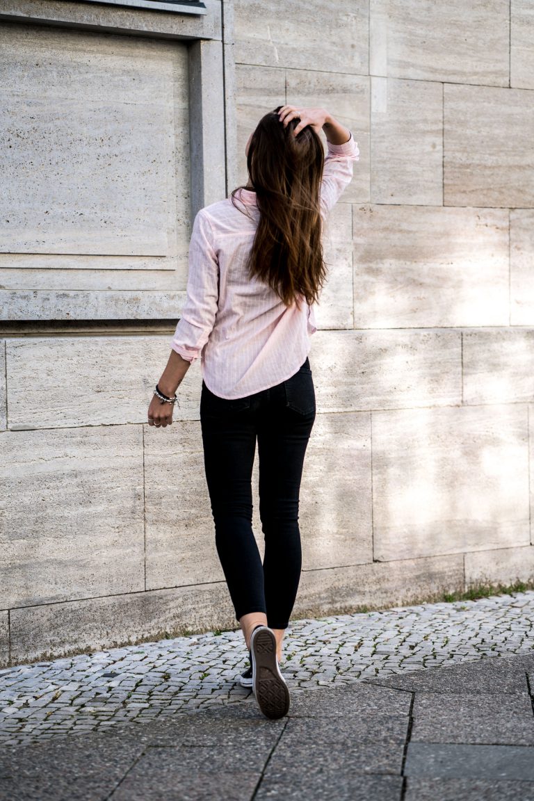 Pink Shirt and Black Jeans || Casual Spring Outfit