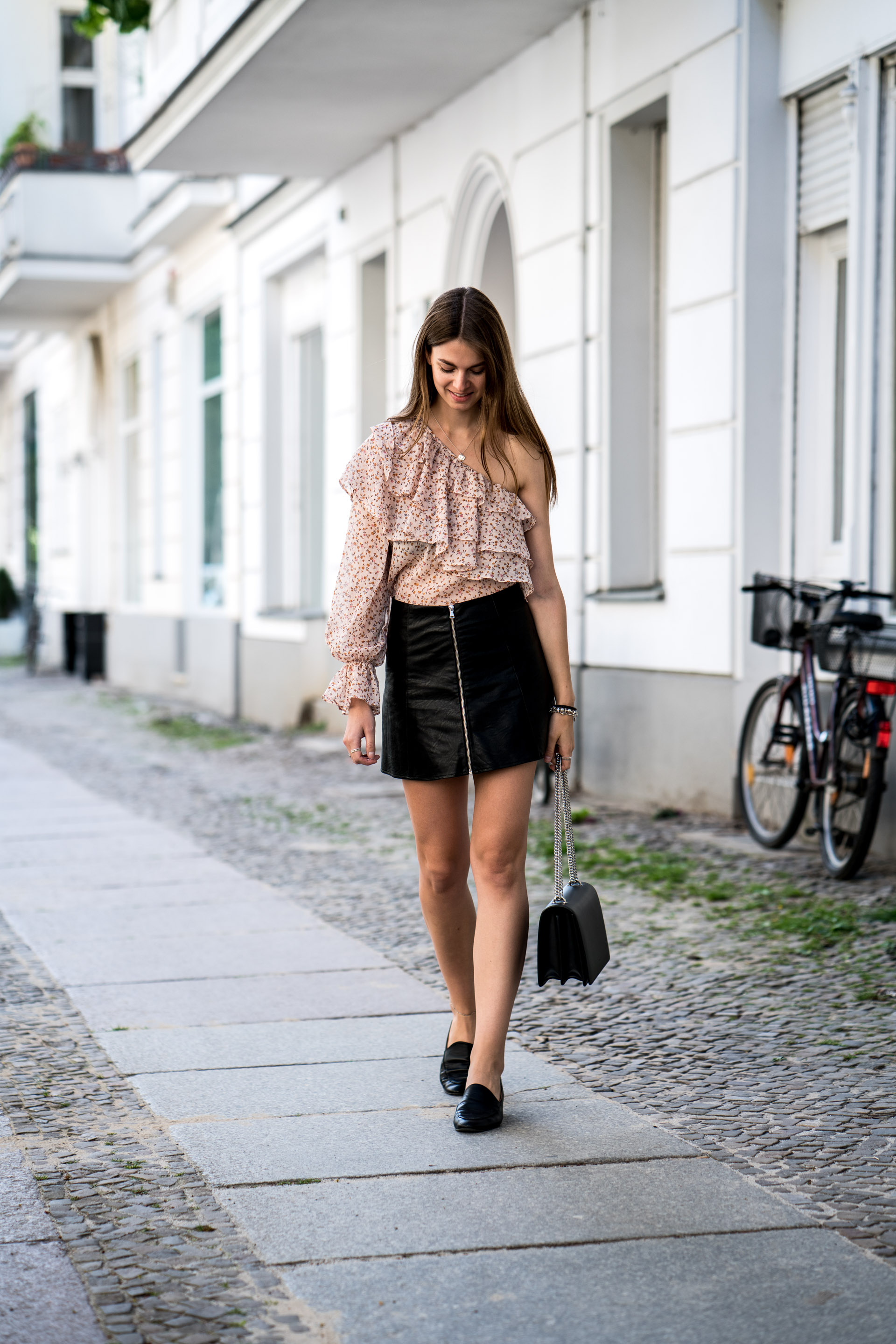 One Shoulder Shirt and Leather Skirt || Summer Trends 2017 Fashionblog