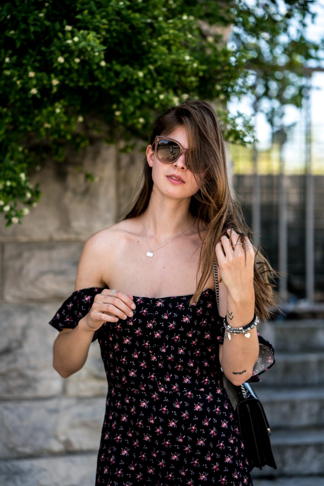 How to wear a floral off-shoulder dress || Fashionblog Berlin