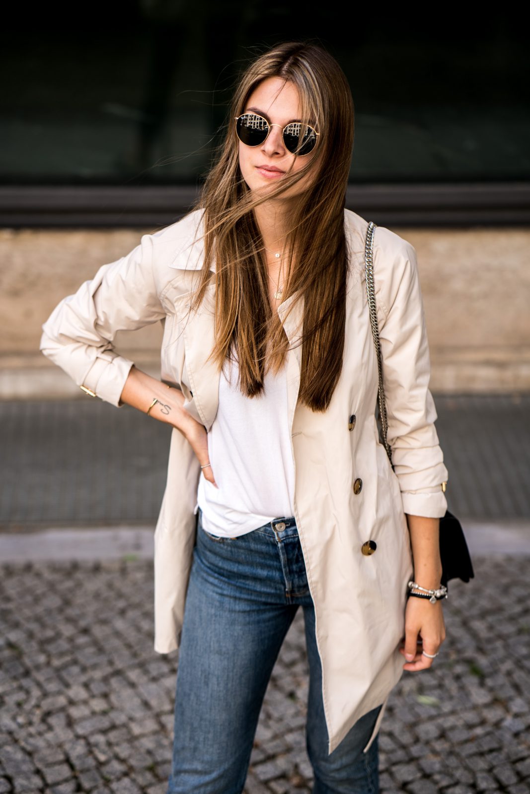 Trenchcoat and Denim || How to wear a trenchcoat in summer