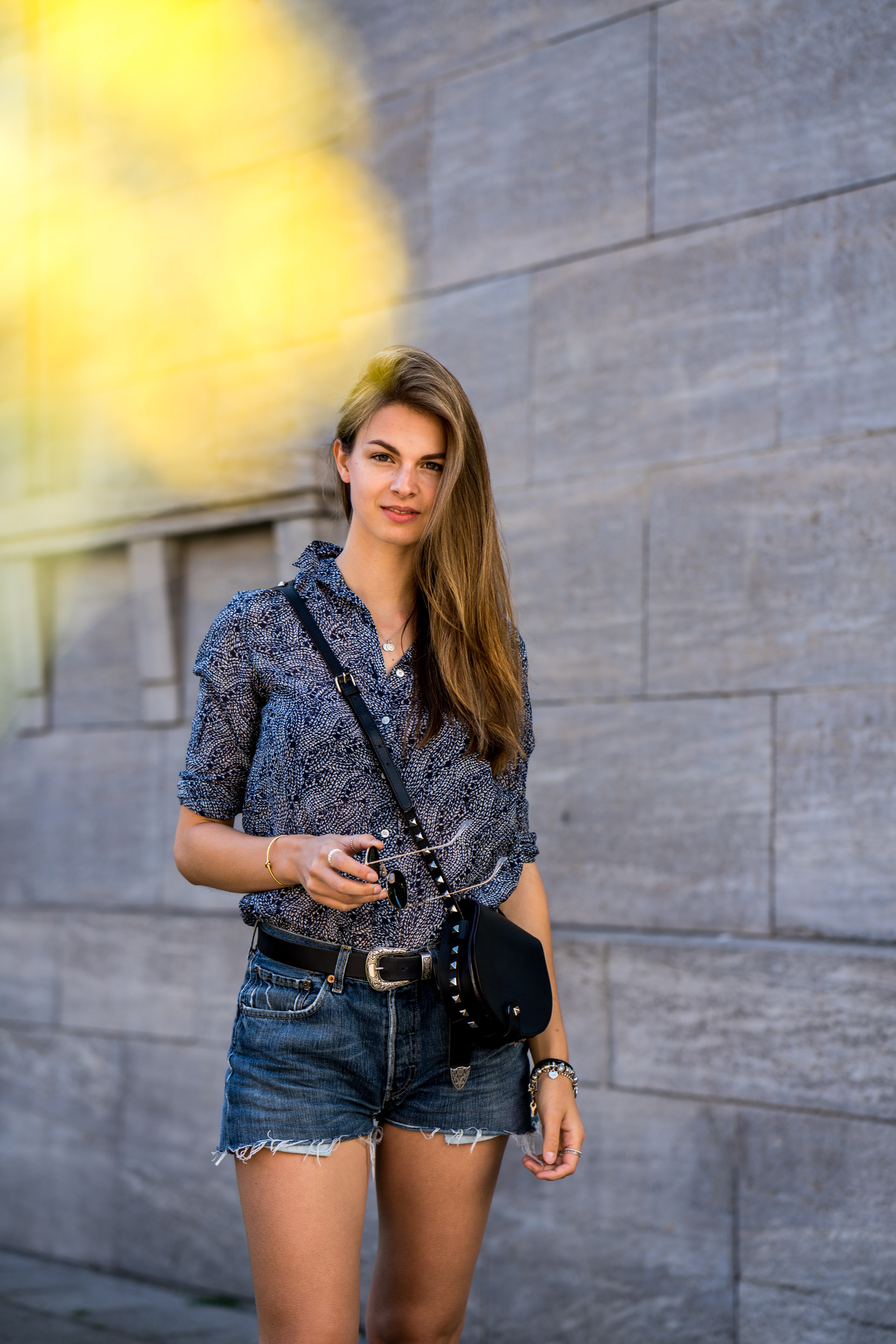 Denim Shorts and Blue Shirt || Summer Outfit || Fashionblog Berlin