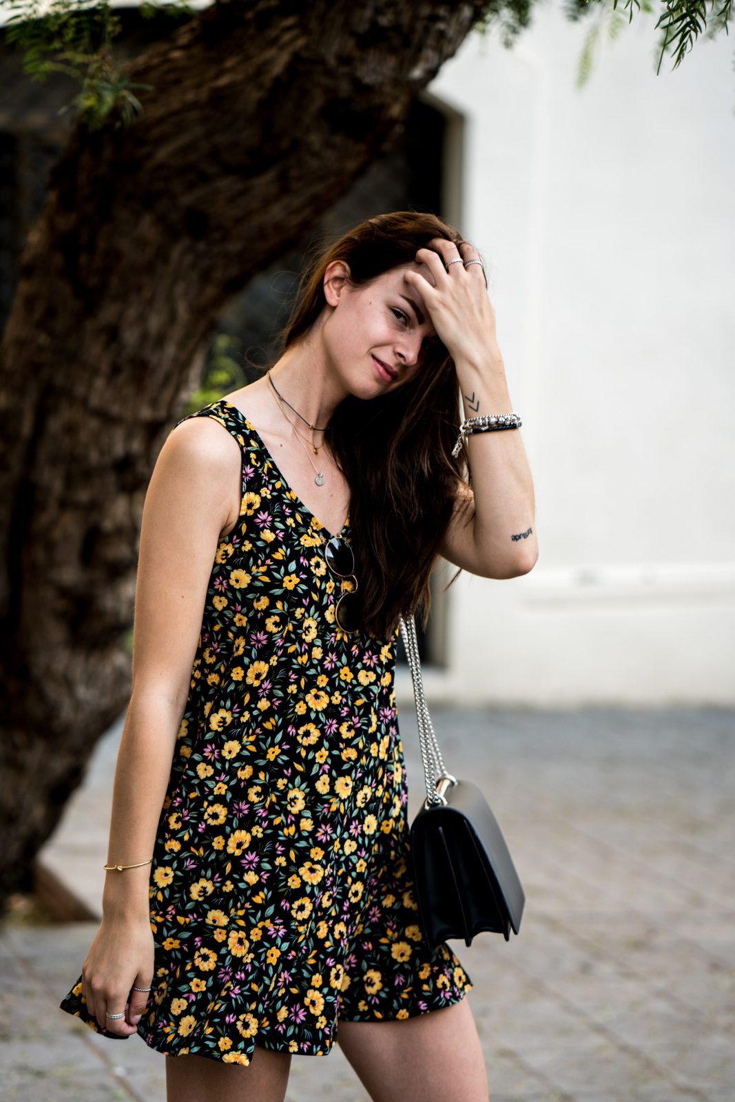 Wearing a summer dress with flower print in Spain || Fashionblog Berlin