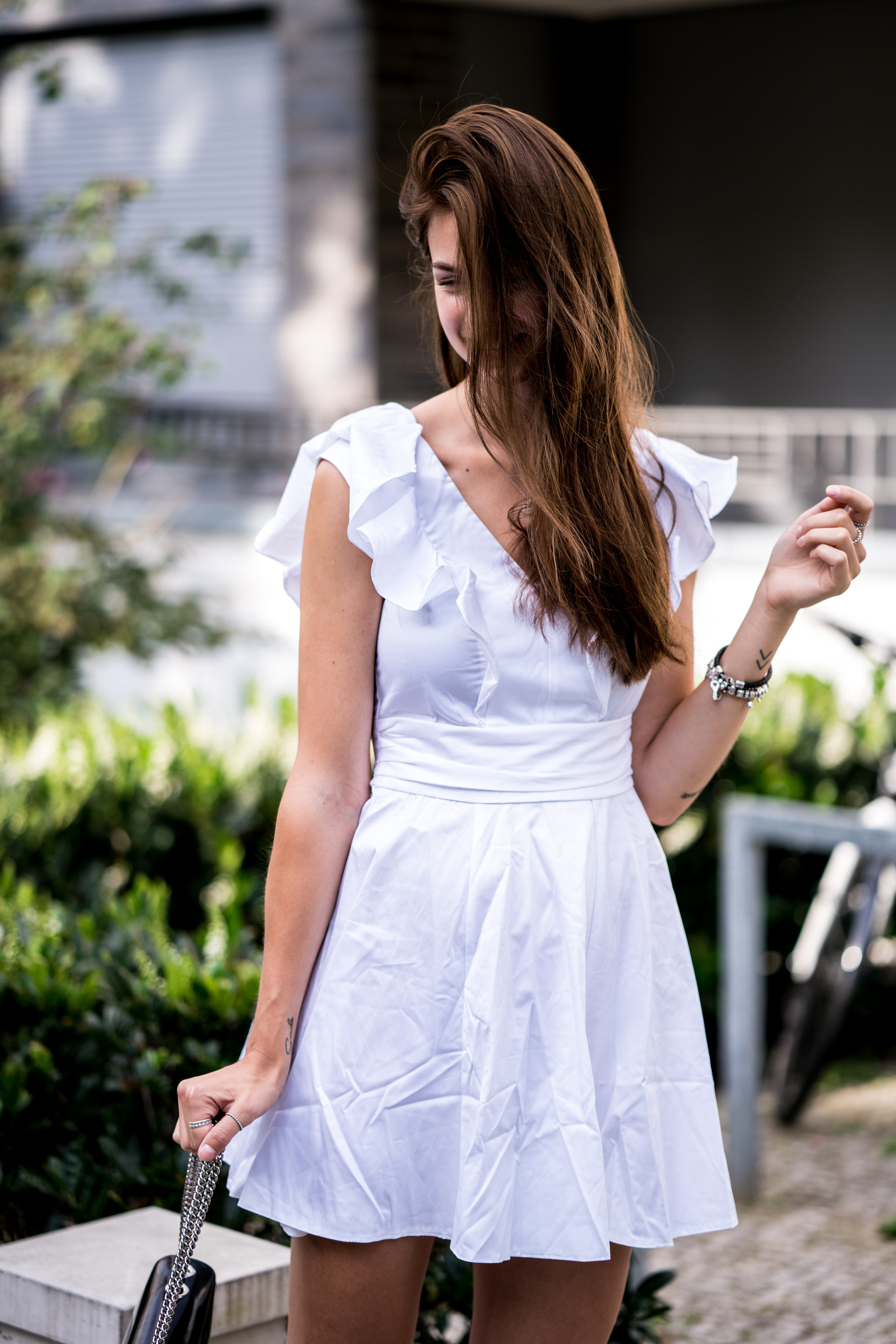 How to wear a white summer dress || Fashionblog Berlin