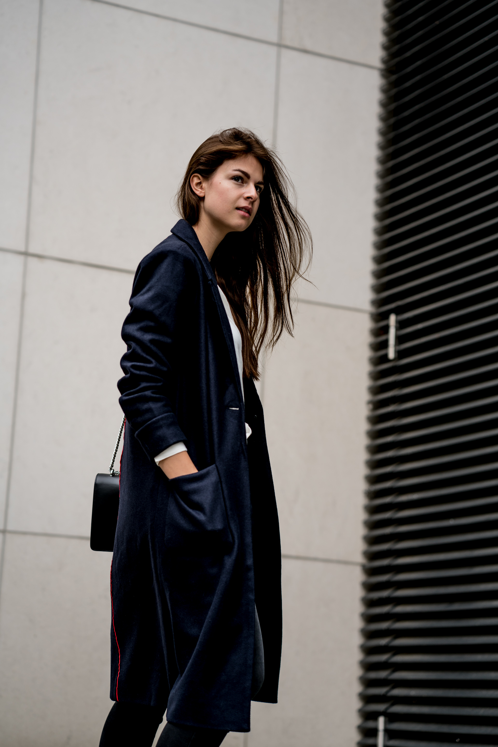 It's all about the details: blue coat with red line || Fashionblog Berlin