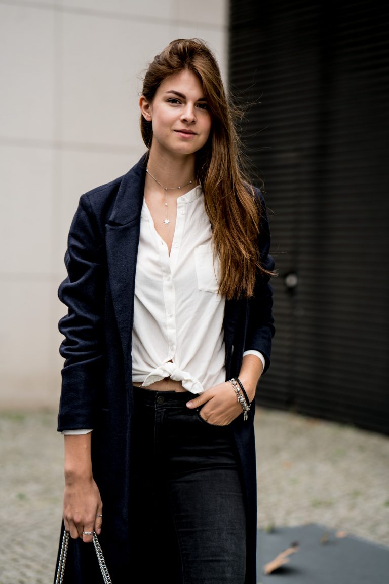 It's all about the details: blue coat with red line || Fashionblog Berlin
