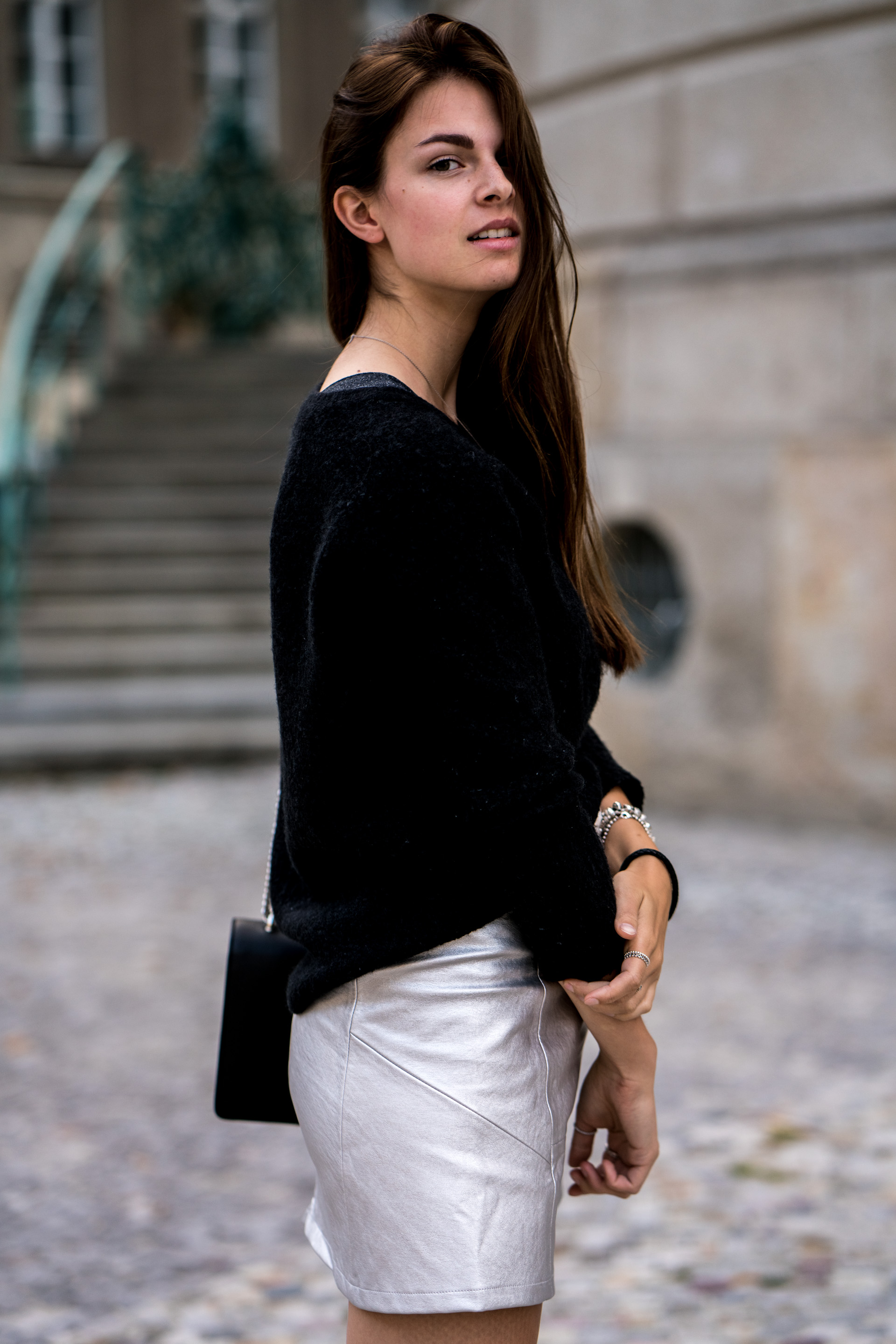 How to combine a silver skirt || Fashionblog Berlin || Autumn Outfit