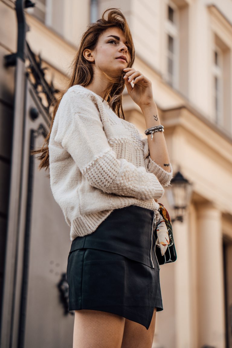 Combining Skirts and Chunky Sweater in autumn || Fashionblog Berlin