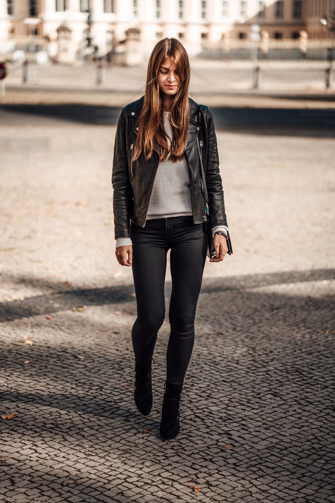 Autumn Essentials: black boots and leather jacket || Fashionblog Berlin