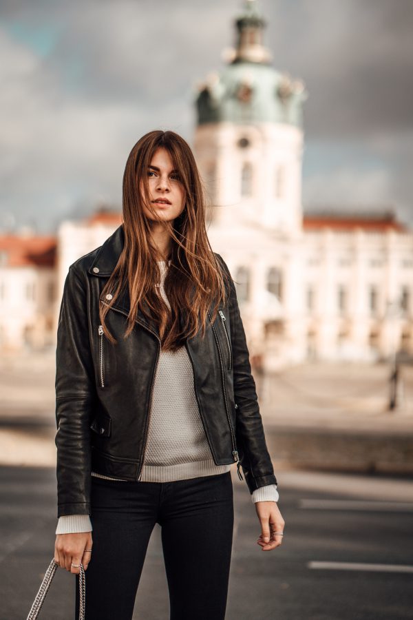 Autumn Essentials: black boots and leather jacket || Fashionblog Berlin
