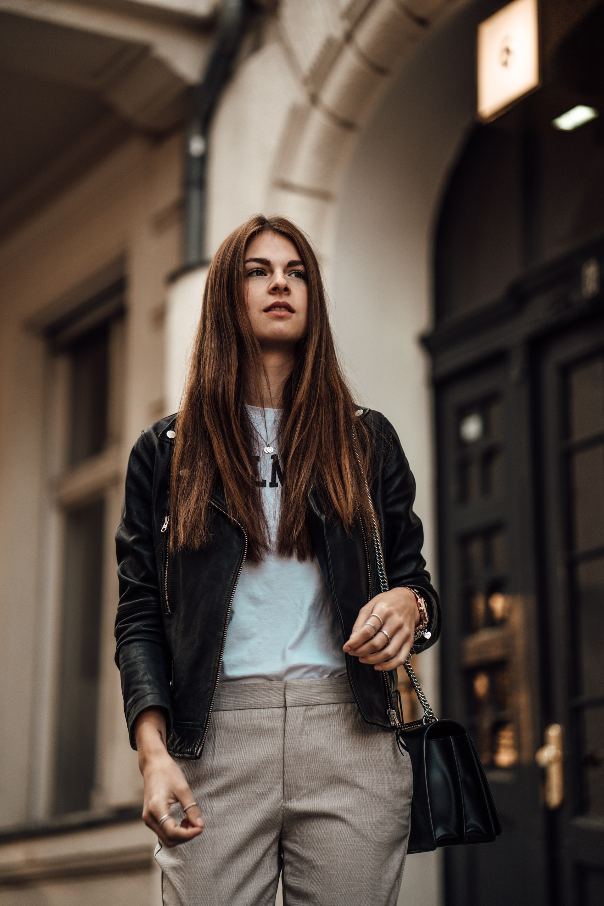 How to style a leather jacket in a casual chic way for autumn