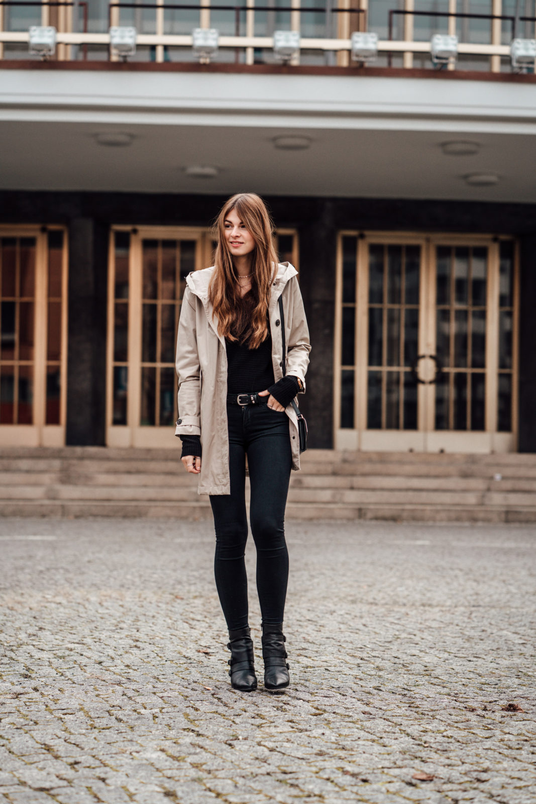 wearing-a-trenchcoat-in-winter-fashionblog-berlin-winter-outfit