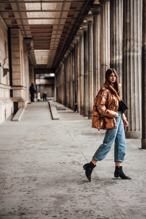 Metallic Puffer Jacket combined with Baggy Jeans || Fashionblog Berlin