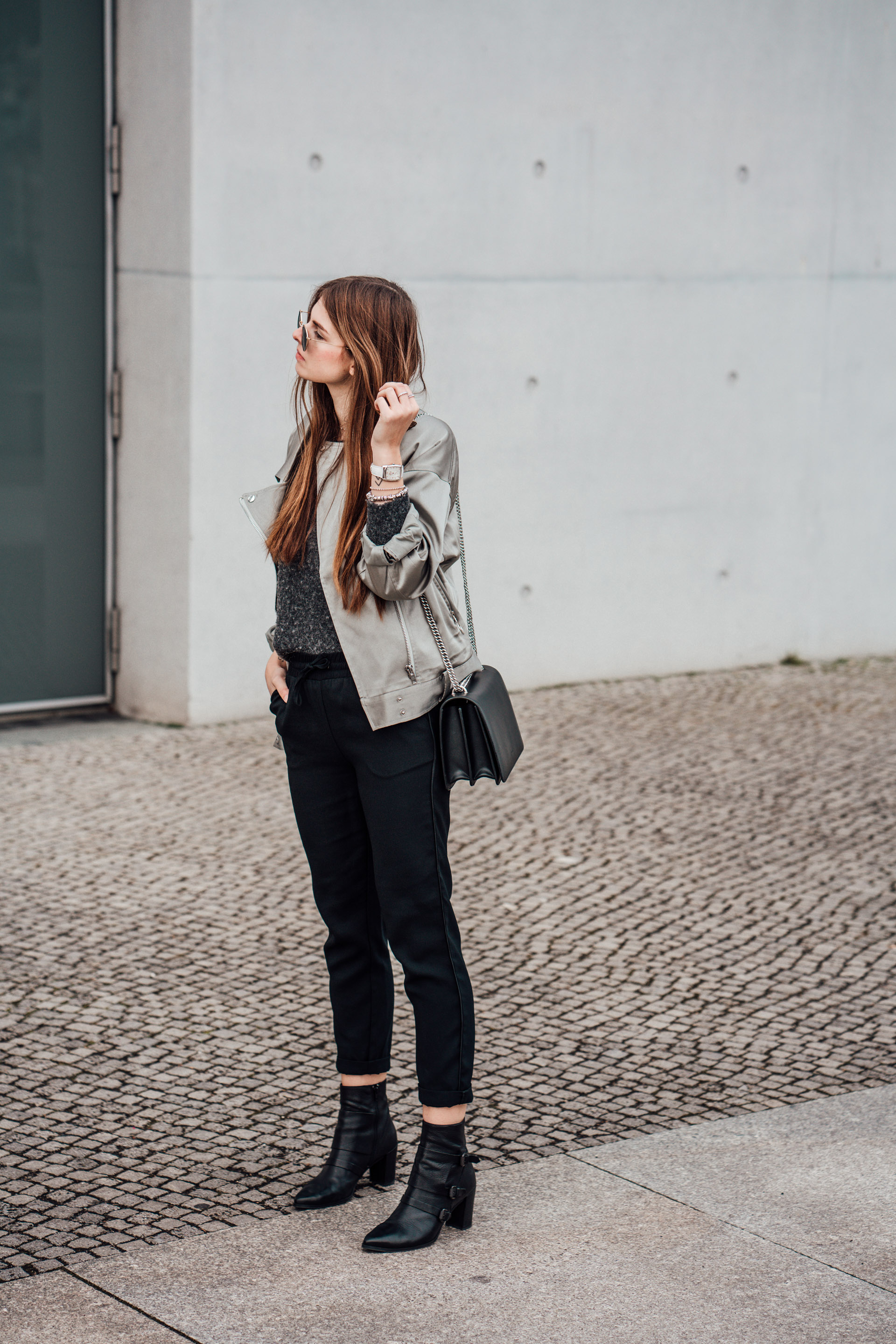 How to wear an oversized satin jacket in winter || Fashionblog Berlin