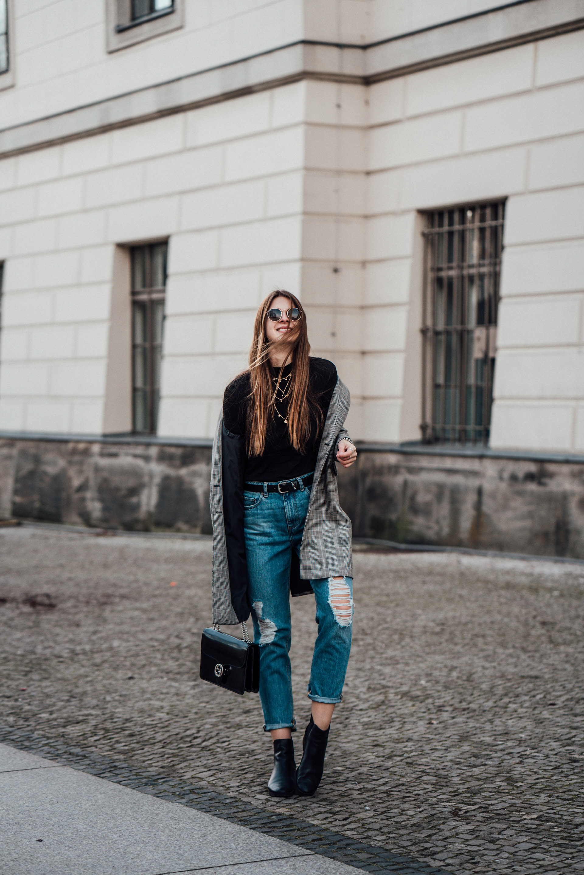 Winter Style: plaid coat combined with a black turtleneck || Modeblog ...