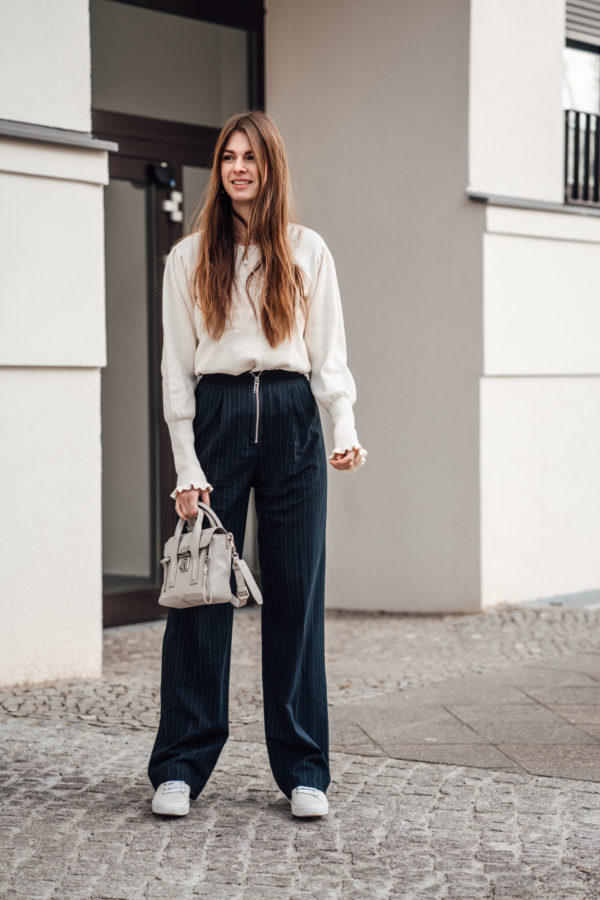 How to wear: pinstripe pants with zipper detail || Fashionblog Berlin