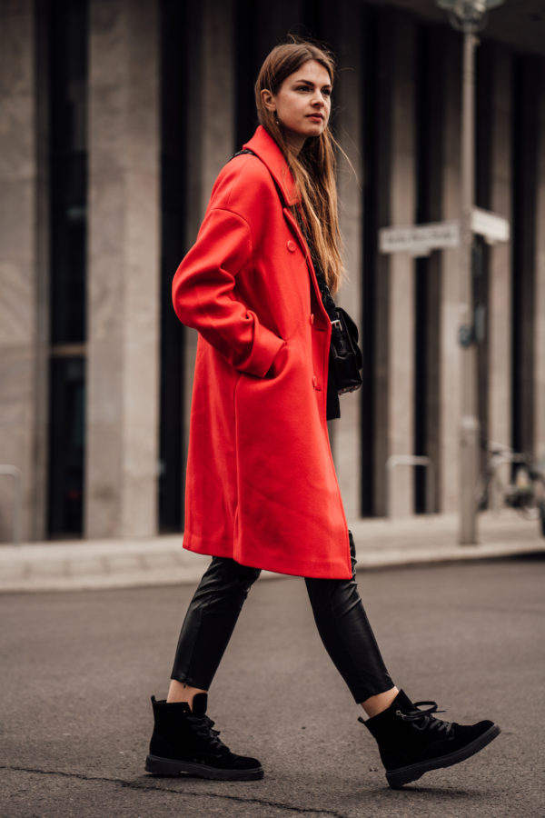 How to Style a Red Coat (with Pictures) - wikiHow