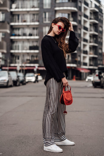 How to style: wearing striped pants this season || spring outfit