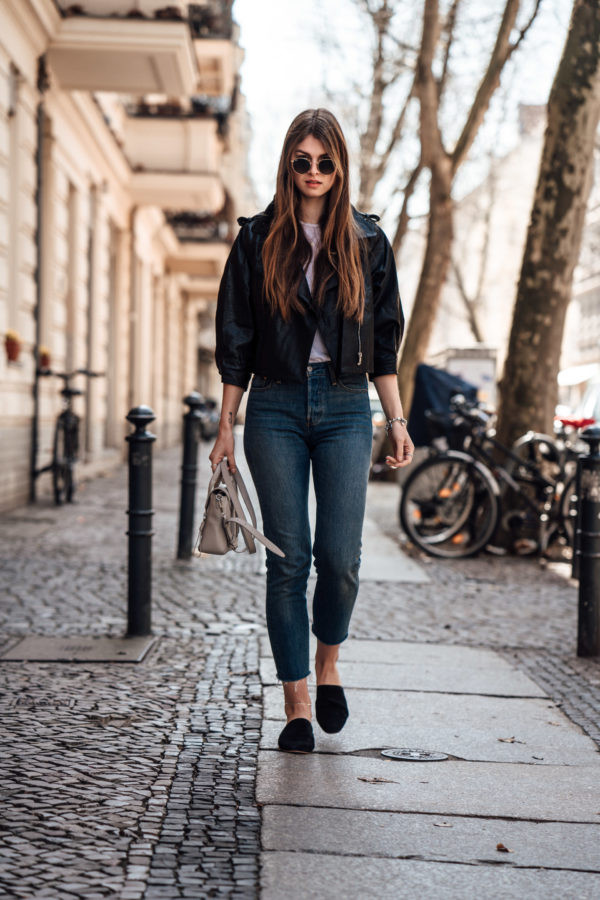 11 Chic Outfits With Mom Jeans  Mom jeans outfit, Blazer outfits