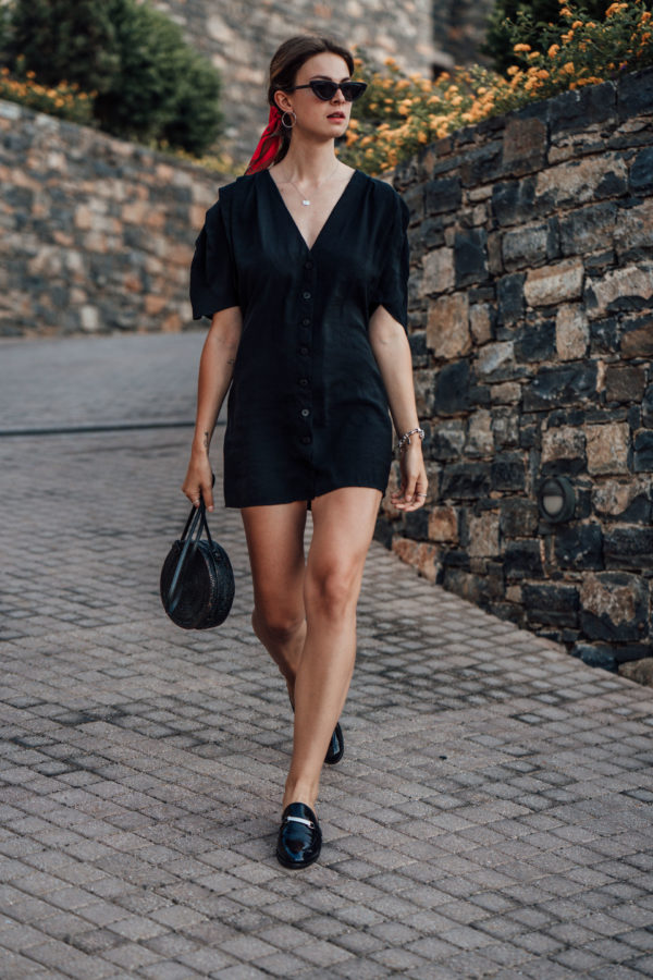 Travel Outfit: Black Dress and Mule 