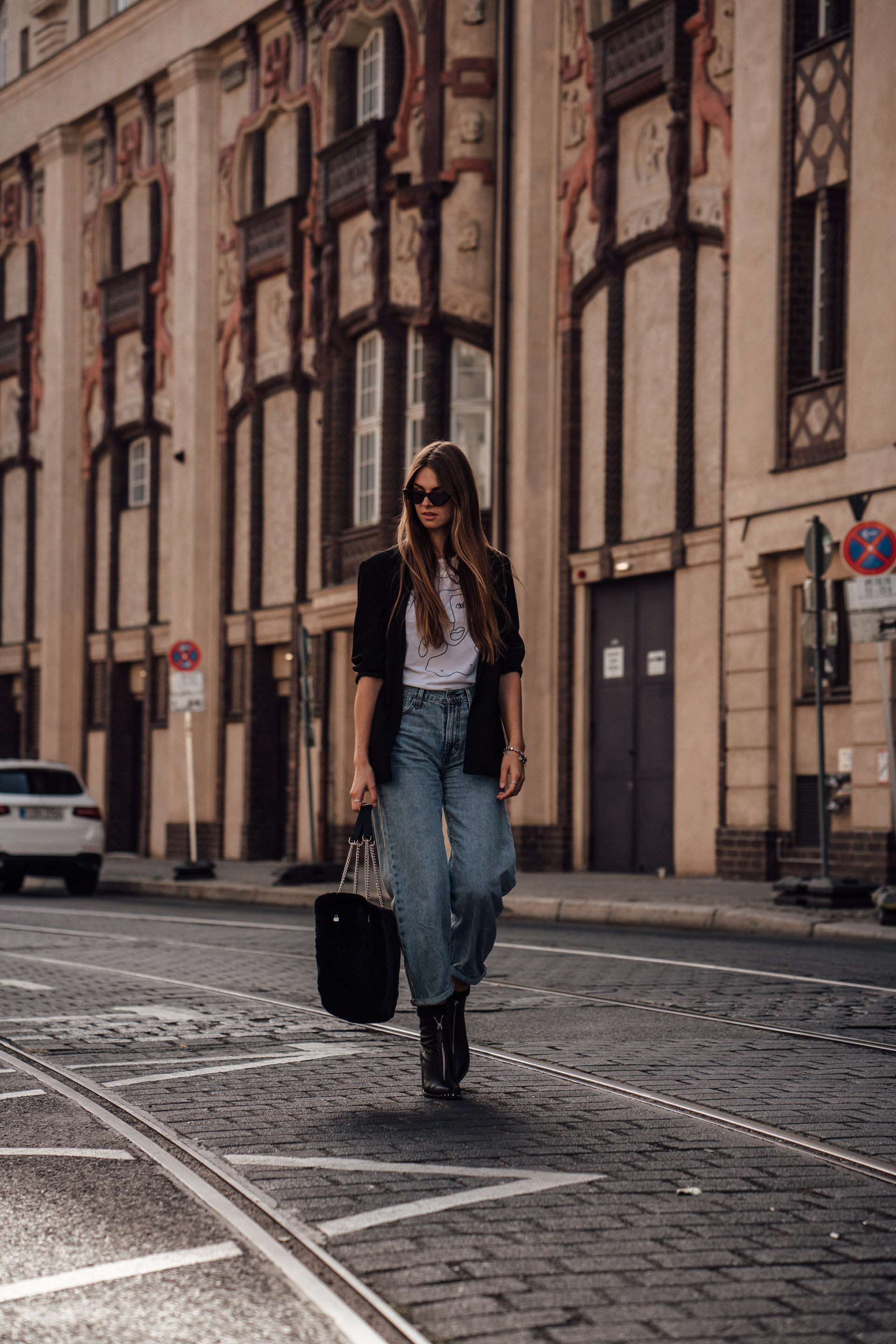 Casual Chic Autumn Outfit: Baggy Pants and Blazer || Fashionblog Berlin