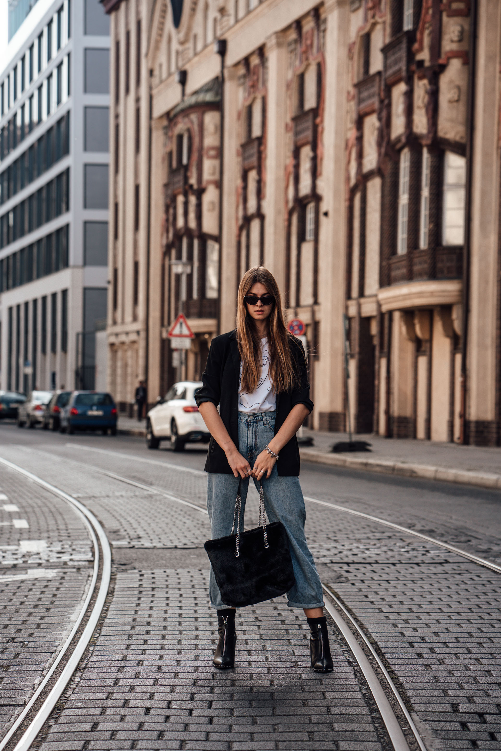 Casual Chic Autumn Outfit: Baggy Pants and Blazer || Fashionblog Berlin