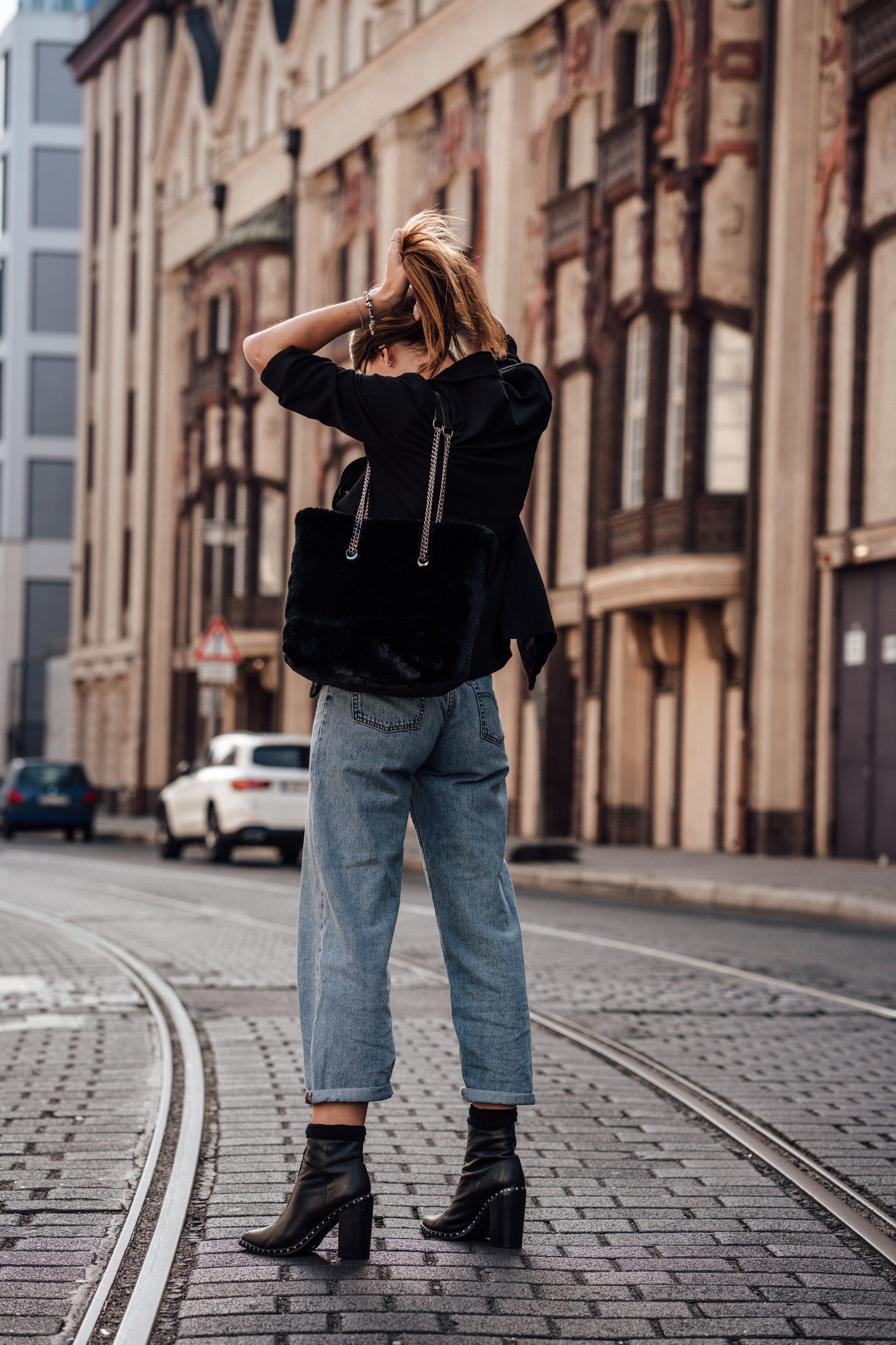 Casual Chic Autumn Outfit: Baggy Pants and Blazer || Fashionblog Berlin