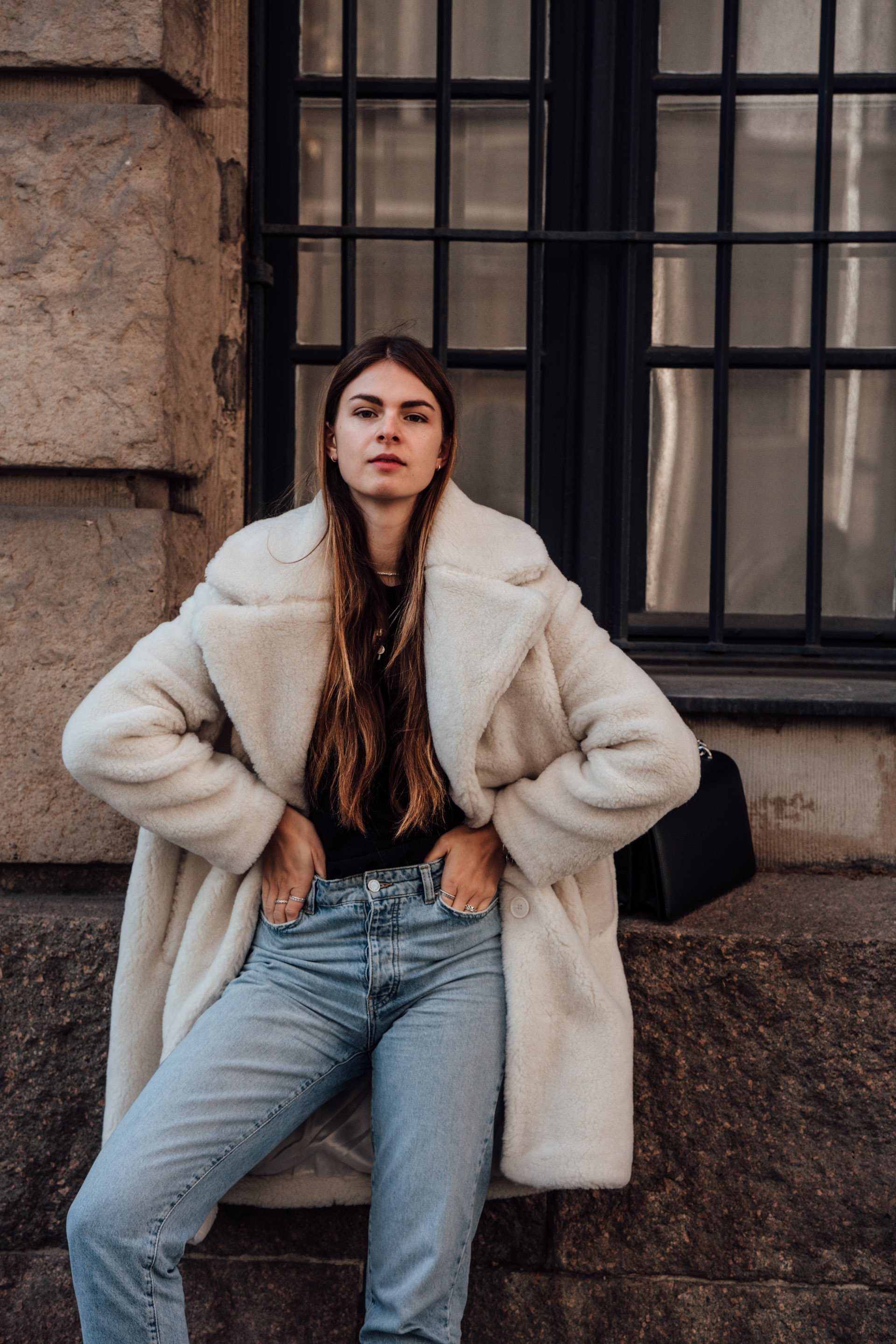 Winter Outfit with Teddy Coat and Ugly Sneakers || Fashionblog Berlin