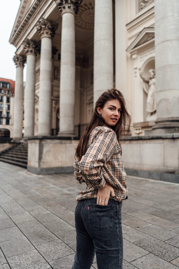 Winter Outfit: Styling a Burberry Button-down Shirt || Fashionblog Berlin