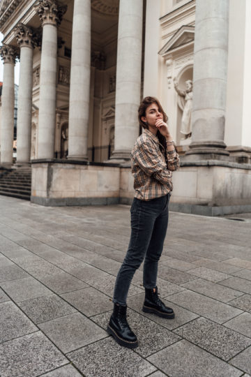 Winter Outfit: Styling a Burberry Button-down Shirt || Fashionblog Berlin