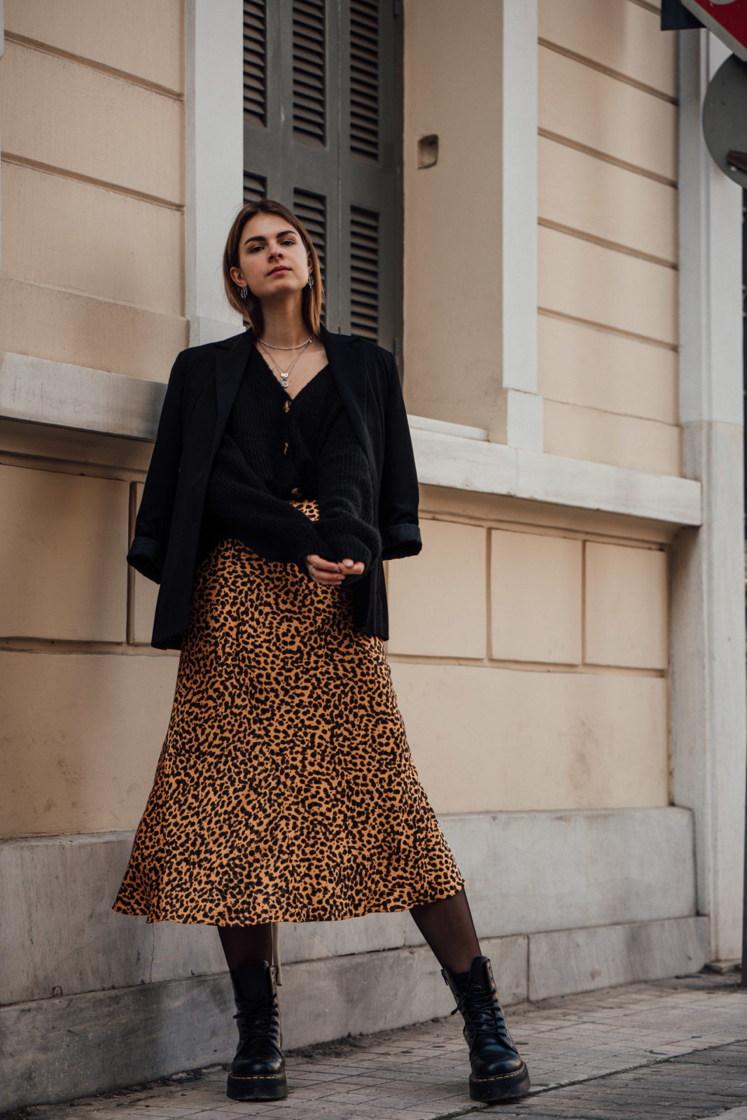 Casual Chic Winter Outfit: Leopard Print Skirt and Platform Boots