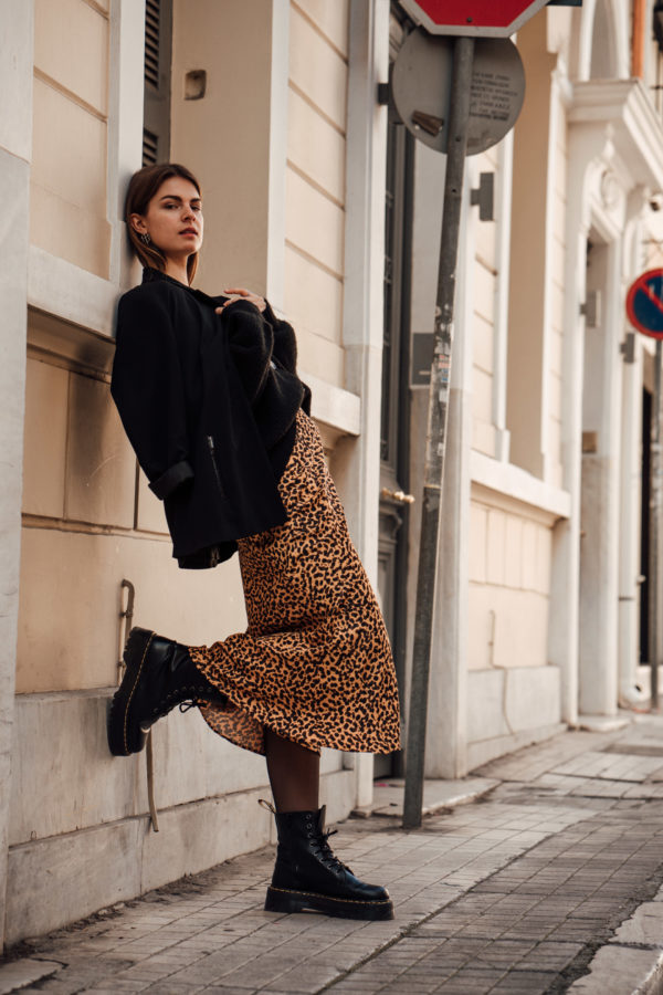 Casual Chic Winter Outfit: Leopard Print Skirt and Platform Boots