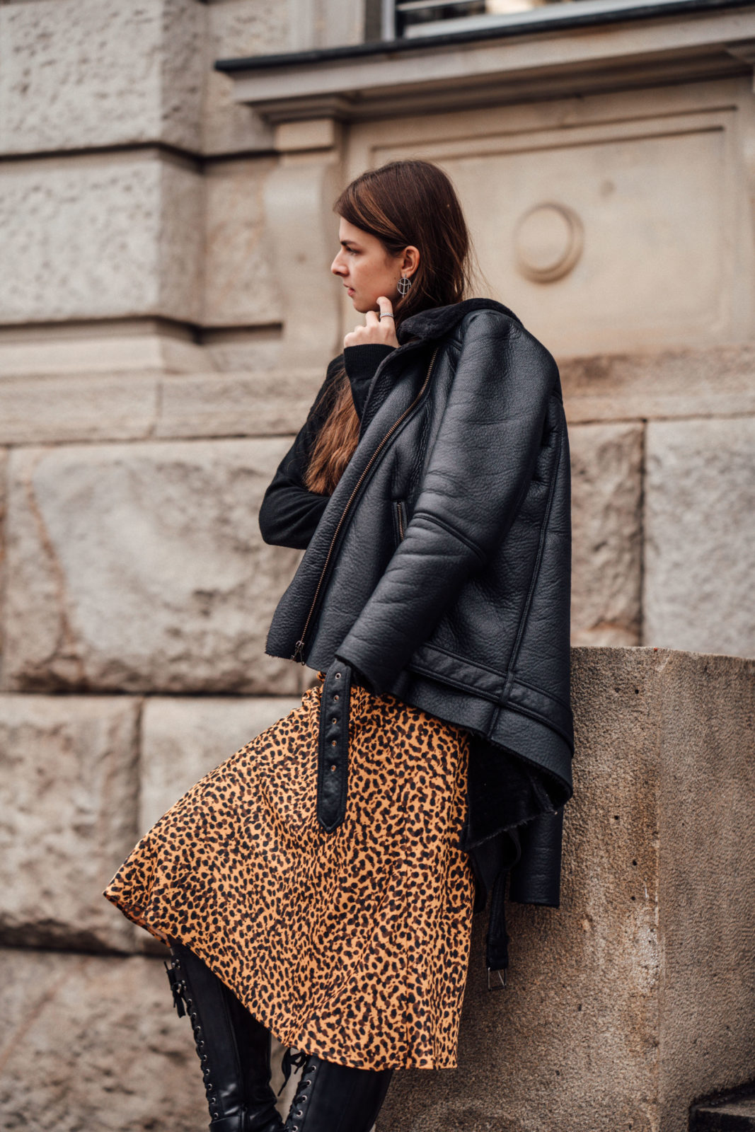 Winter Outfit with Midi Skirt, Shearling Jacket and Leather Boots