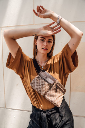 Retro and Elevated: Belt Bag  Casual travel outfit, Outfit retro, Lv  bumbag outfit street style