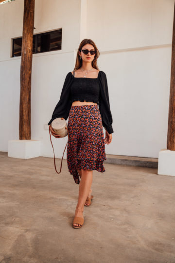 https://www.whaelse.com/wp-content/uploads/2019/05/Costa-Rica-Floral-Skirt-Black-Blouse-8-360x540.jpg