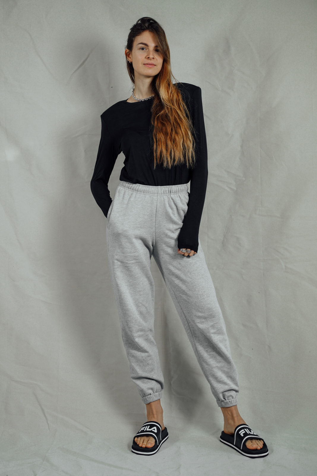 6 Fresh Ways to Style Joggers and Track Pants This Year  Track pants outfit,  Cute sweatpants outfit, Sweatpants outfit
