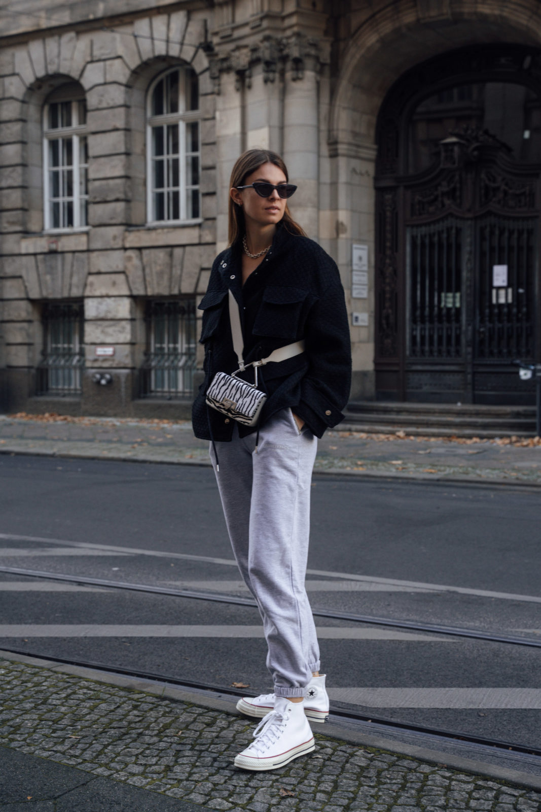 What To Wear With Black Sweatpants: 15 Amazing Outfit Ideas
